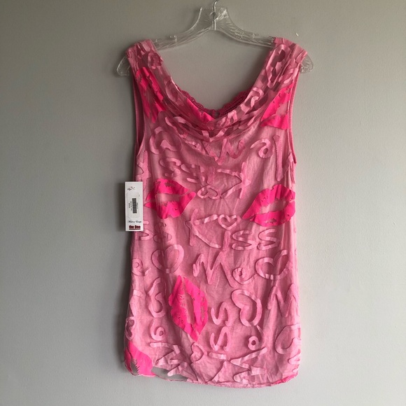 ✨Rare✨The One KISS ME 💋 Tank Top Pink - Picture 1 of 8